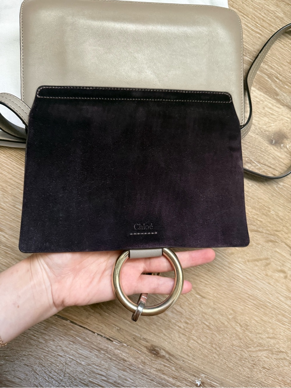 Chloé Leather Shoulder Bag in Taupe with Gold Ring - Picture 4 of 6